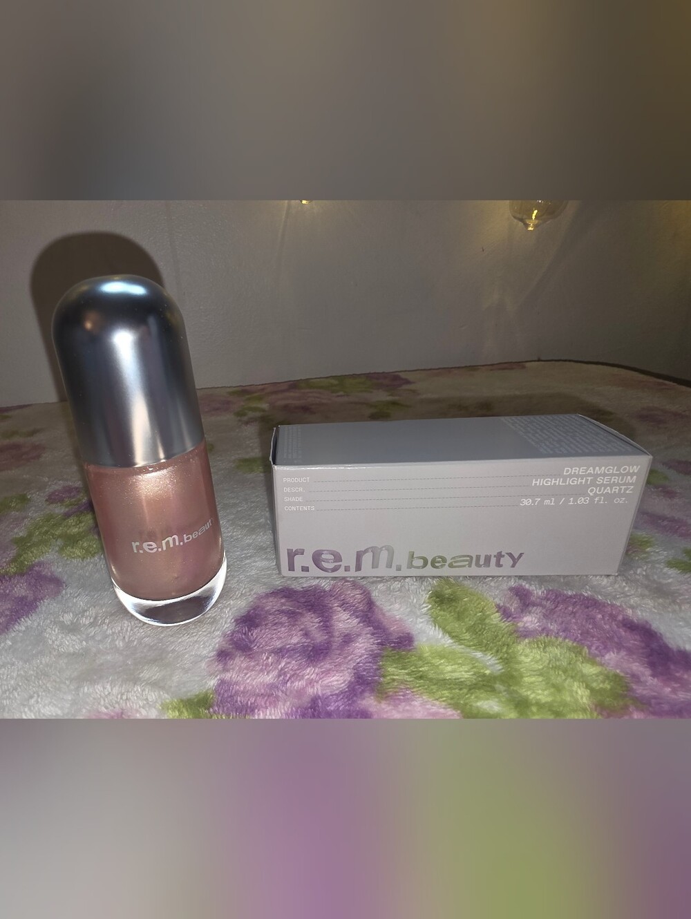 r.e.m. Beauty Dreamglow Highlight Serum In QUARTZ
